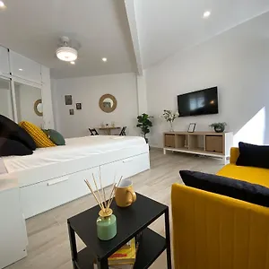 Estudio Con Piscina Y Parking, Playa A 4 Min A Pie, Tren A 2 Min Apartamento